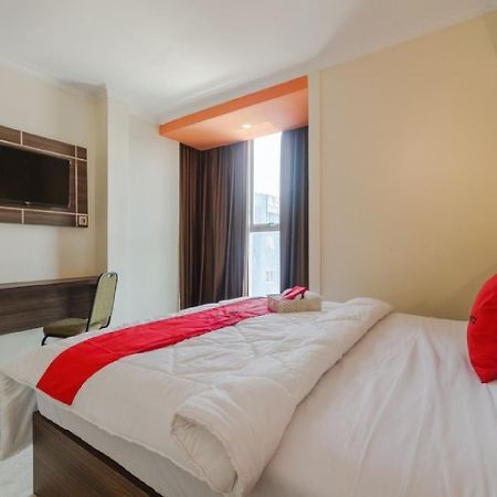 Reddoorz Plus @ Boulevard Panakkukang Macasar Exterior foto