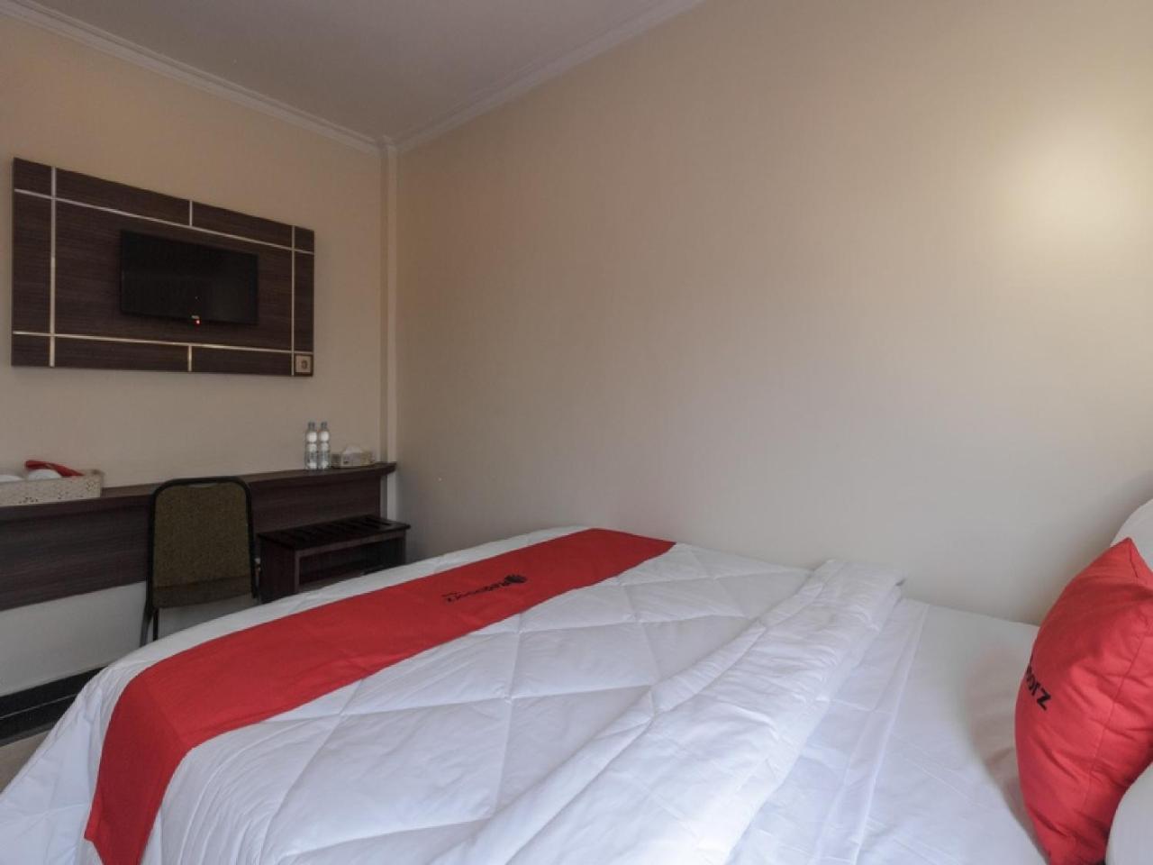 Reddoorz Plus @ Boulevard Panakkukang Macasar Exterior foto