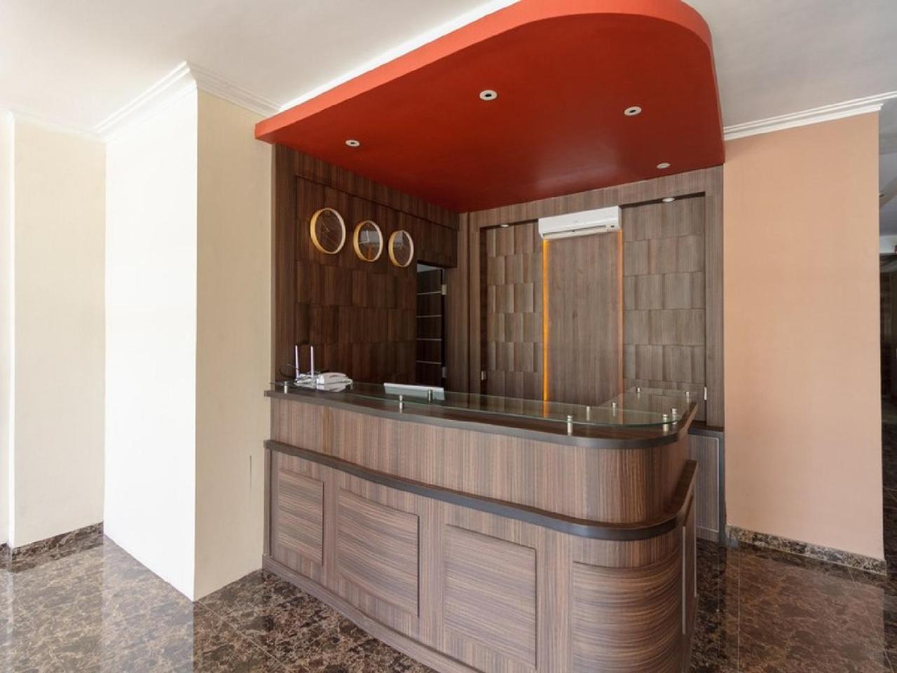 Reddoorz Plus @ Boulevard Panakkukang Macasar Exterior foto