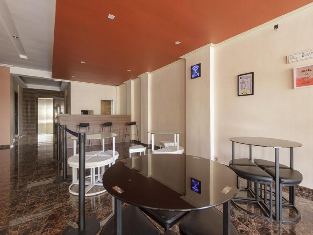 Reddoorz Plus @ Boulevard Panakkukang Macasar Exterior foto