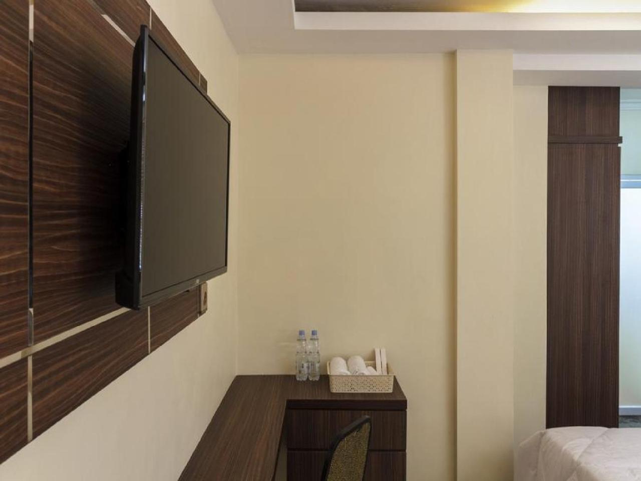 Reddoorz Plus @ Boulevard Panakkukang Macasar Exterior foto