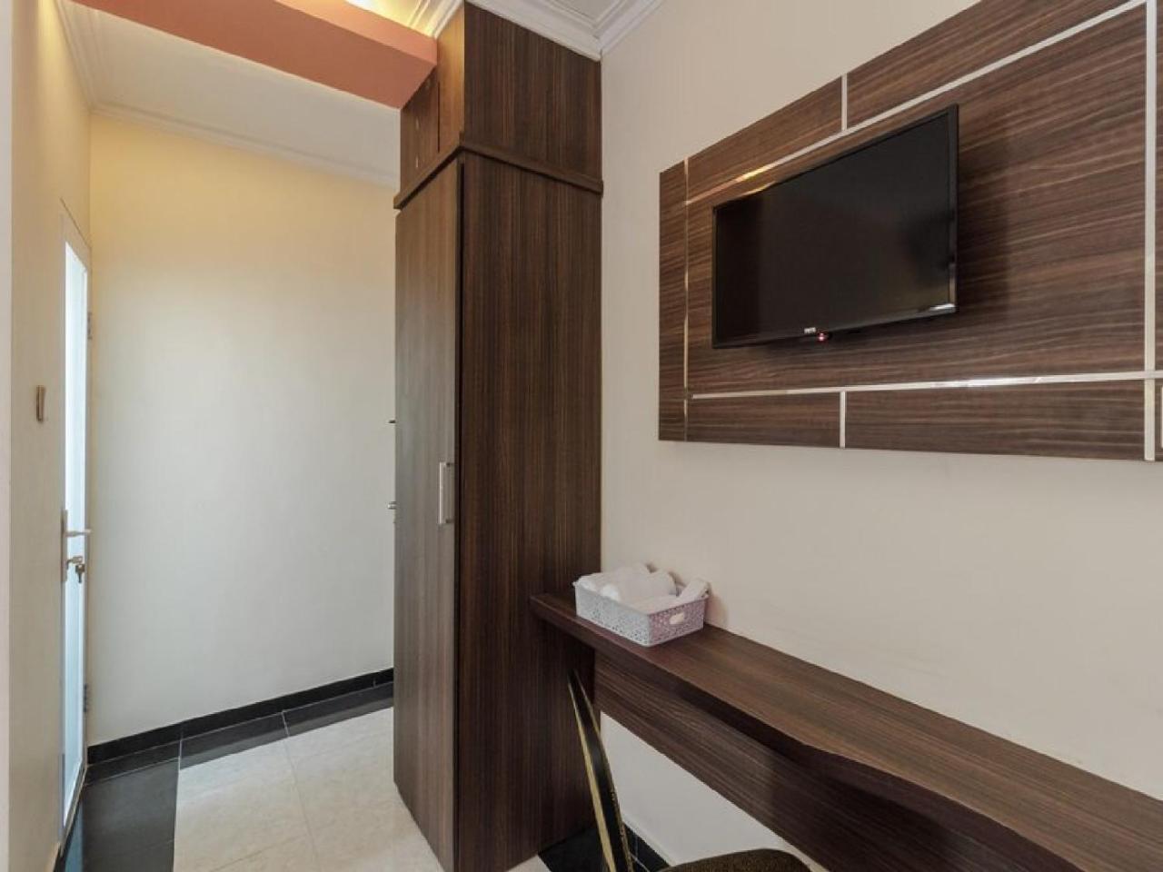 Reddoorz Plus @ Boulevard Panakkukang Macasar Exterior foto