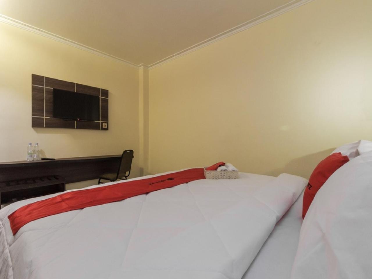 Reddoorz Plus @ Boulevard Panakkukang Macasar Exterior foto