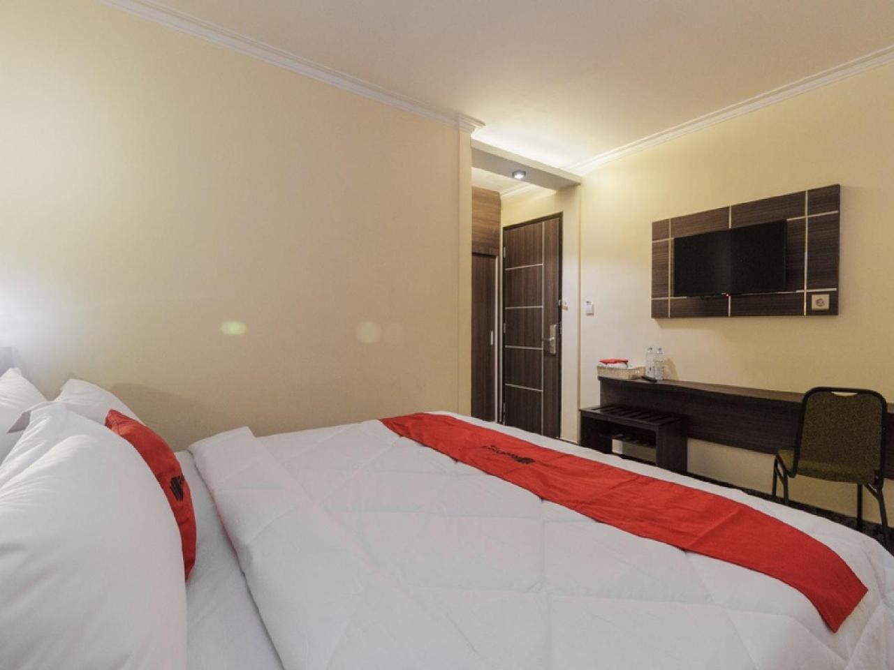 Reddoorz Plus @ Boulevard Panakkukang Macasar Exterior foto