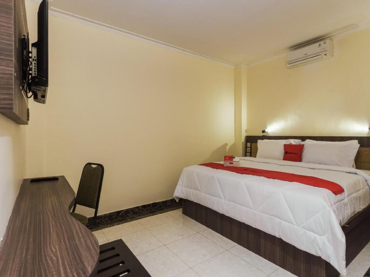 Reddoorz Plus @ Boulevard Panakkukang Macasar Exterior foto